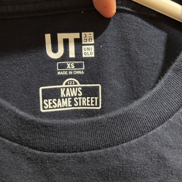 Kaws x Uniqlo Sesame Street Tee - Picture 5 of 7